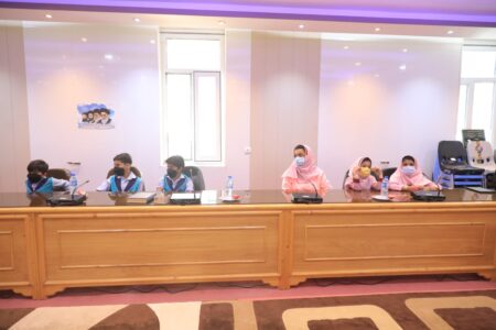 ۱۵۰ تبلت به دانش آموزان تحت پوشش کمیته امداد و بهزیستی شهرستان های جنوبی استان اهدا شد