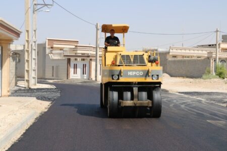 شروع عملیات آسفالت بیش از ۱۴ هزار متر مربع از خیابان های شهر برازجان