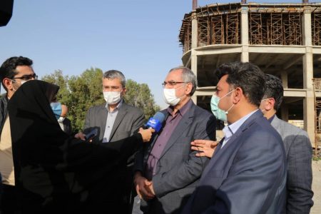 وزیر بهداشت از پروژه بیمارستان ١٧ شهریور برازجان بازدید کرد