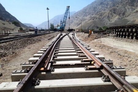 لزوم اجرای طرح راه آهن بوشهر از طریق تهاتر نفتی با حرکتی جهادی