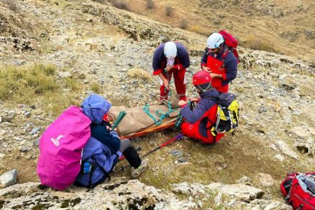 هشت ساعت تلاش برای نجات یک کوهنورد در کوه های کنگان