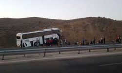 برخورد‌ اتوبوس با کوه در بوشکان / ۲۵ مسافر مصدوم شدند
