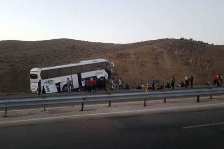 برخورد‌ اتوبوس با کوه در بوشکان / ۲۵ مسافر مصدوم شدند
