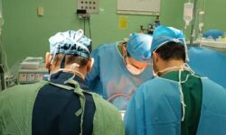 نجات جان کودک ۵ ساله با اقدام فوری جراح بیمارستان کنگان