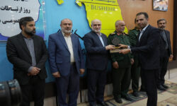 تقدیر از رئیس روابط عمومی پازارگاد به عنوان چهره برتر استان بوشهر