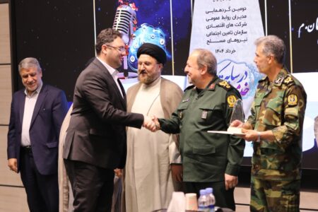 درخشش روابط عمومی پتروشیمی بوشهر با نشان “خدمت در سایه تکریم” و تبریک مدیرعامل